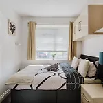 Four Bedroom House By Brookland Stays Serviced Accommodation Short Lets London With Free Wifi