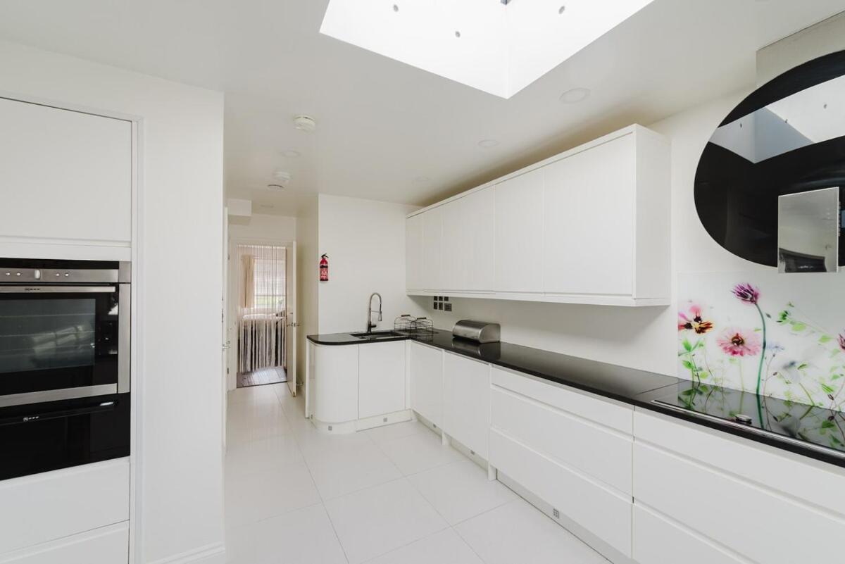 Four Bedroom House By Brookland Serviced Short Letslondon With Free Wifi Apartment *