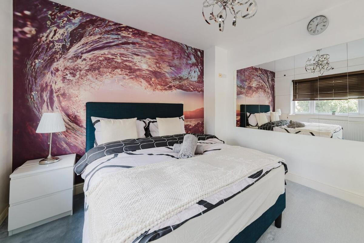 Four Bedroom House By Brookland Serviced Short Letslondon With Free Wifi Apartment Windsor