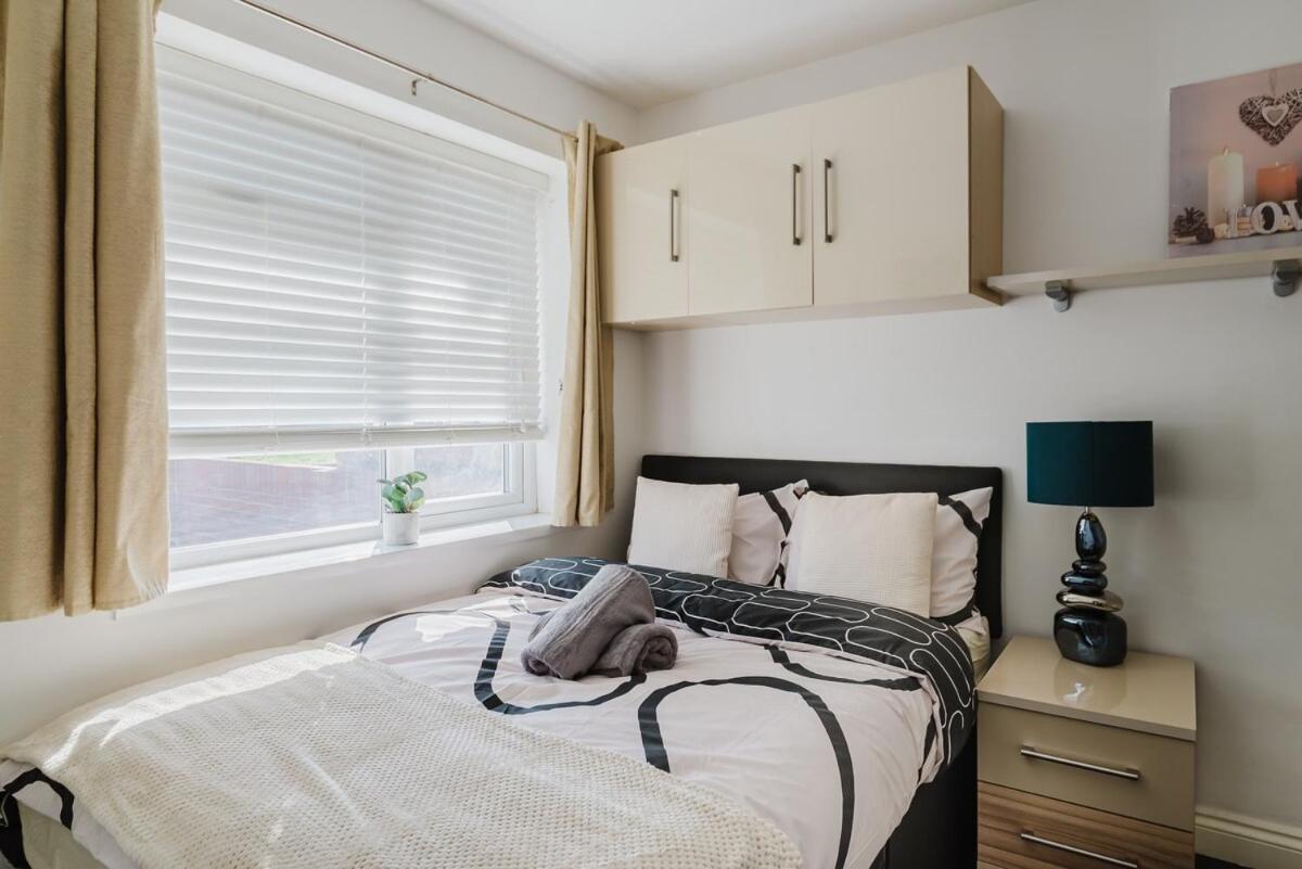Apartment Four Bedroom House By Brookland Serviced Short Letslondon With Free Wifi Windsor