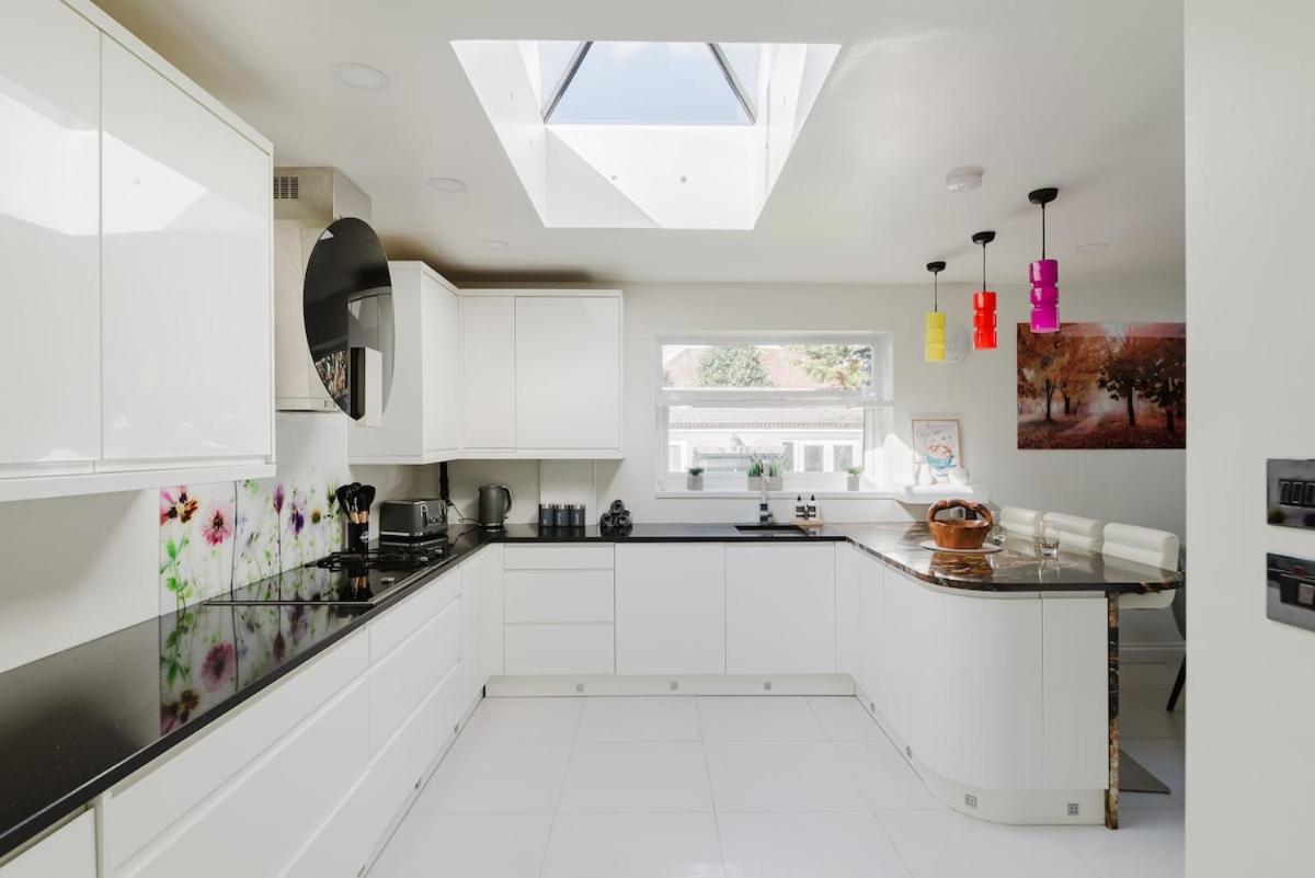 Four Bedroom House By Brookland Serviced Short Letslondon With Free Wifi * Windsor
